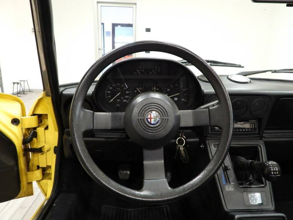 Bild 4/10 von Alfa Romeo 2.0 Spider (1993)