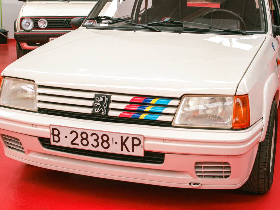Imagen 6/47 de Peugeot 205 Rallye 1.3 (1989)