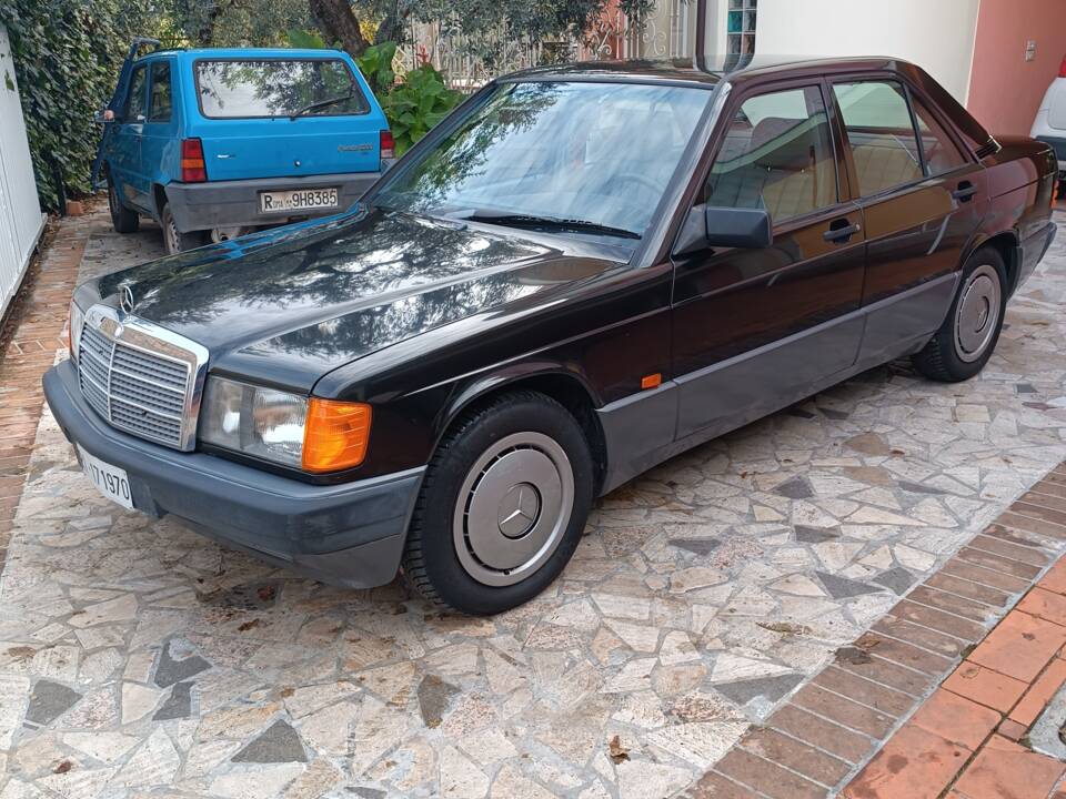 Image 2/6 of Mercedes-Benz 190 E 1.8 (1992)