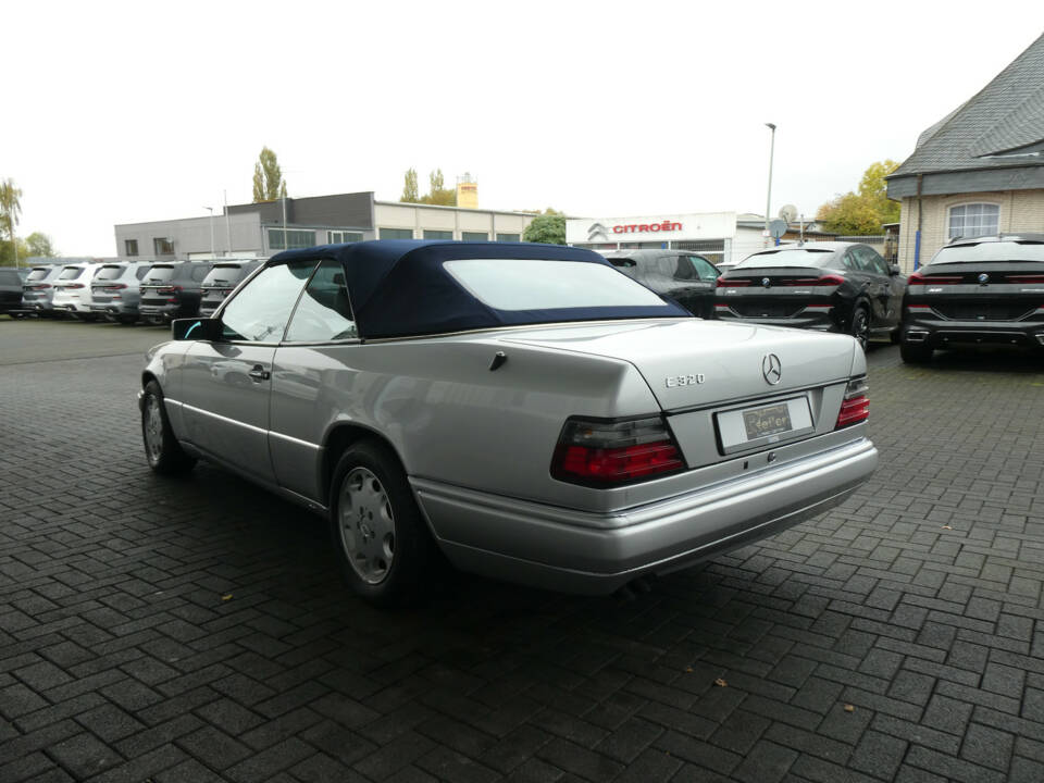 Image 6/23 of Mercedes-Benz E 320 (1996)