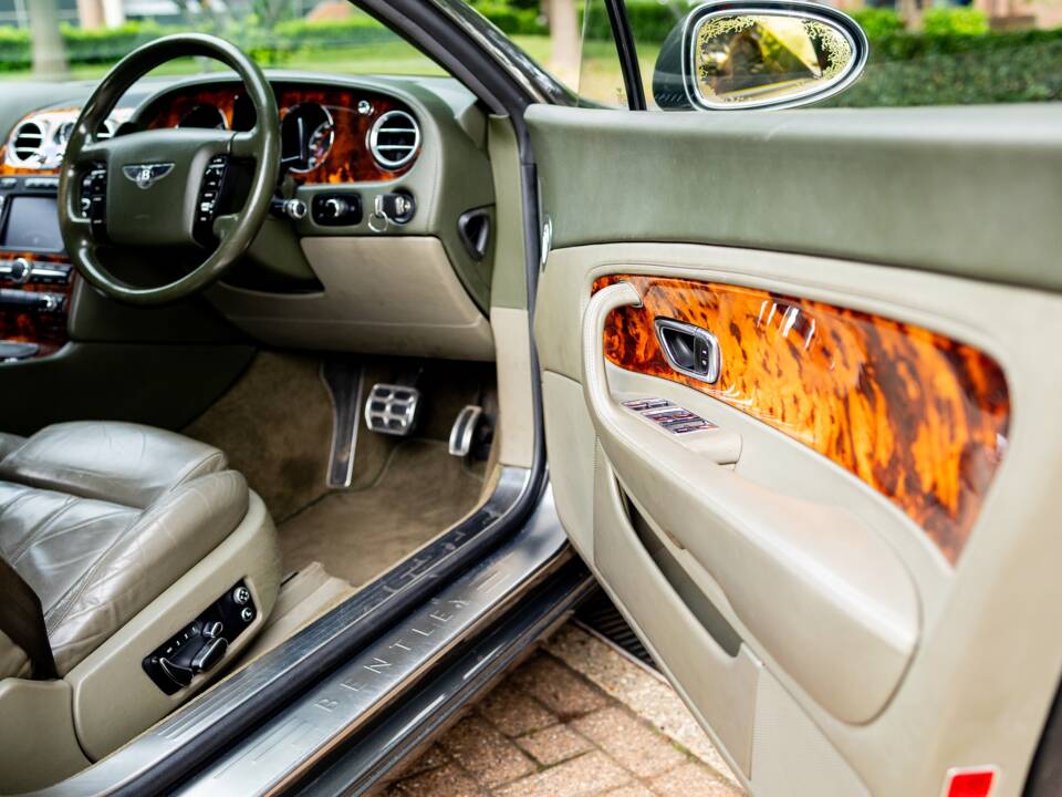 Image 29/50 de Bentley Continental GT (2004)