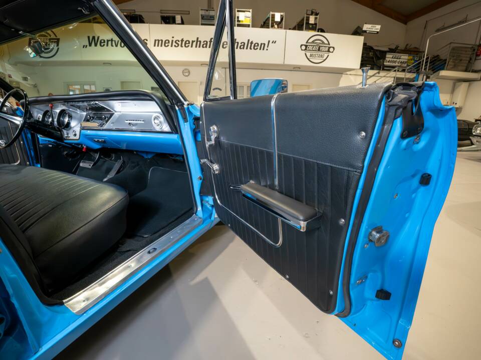 Image 15/22 of Buick Wildcat Sport Coupe (1964)