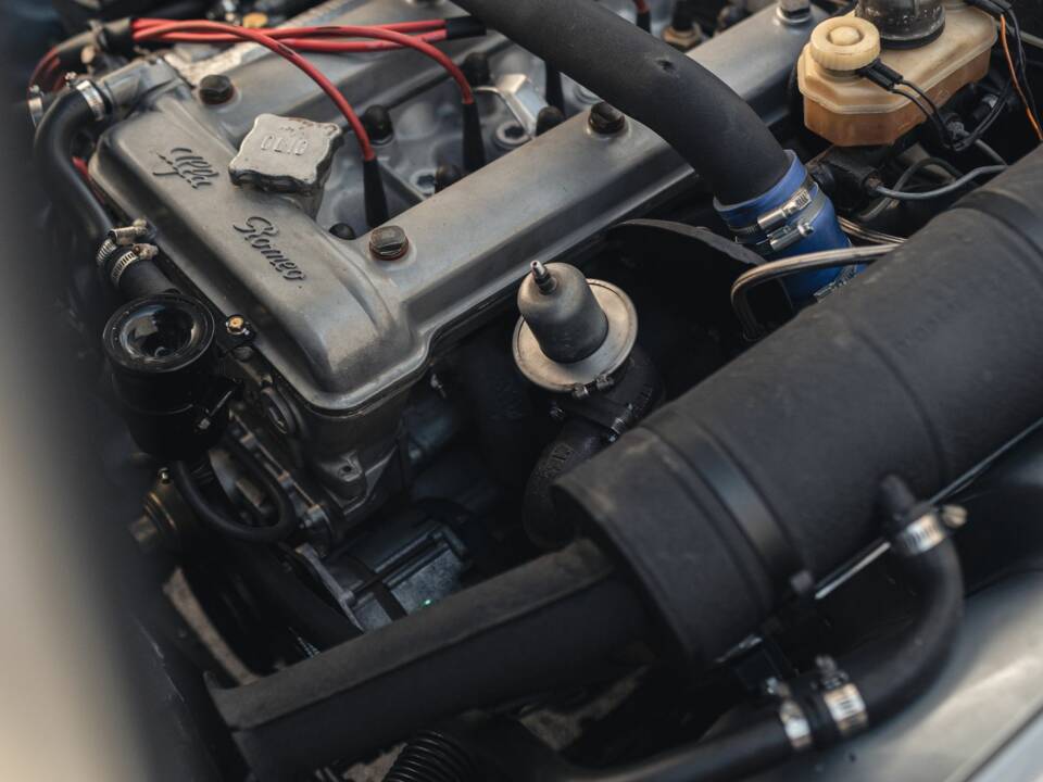Image 28/32 of Alfa Romeo Alfetta GTV 2000 (1977)