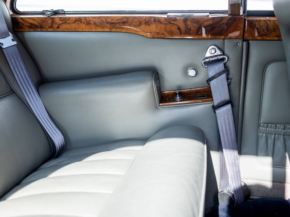 Image 37/50 of Rolls-Royce Silver Shadow I (1968)