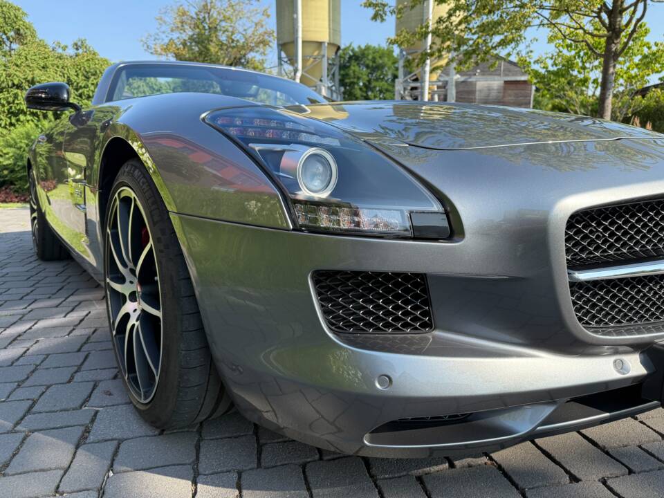 Image 10/40 of Mercedes-Benz SLS AMG GT Roadster (2013)
