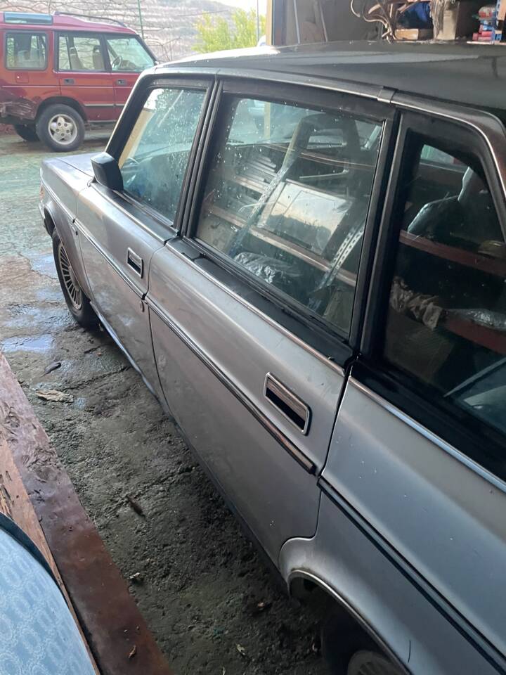 Image 9/9 de Volvo 264 (1982)