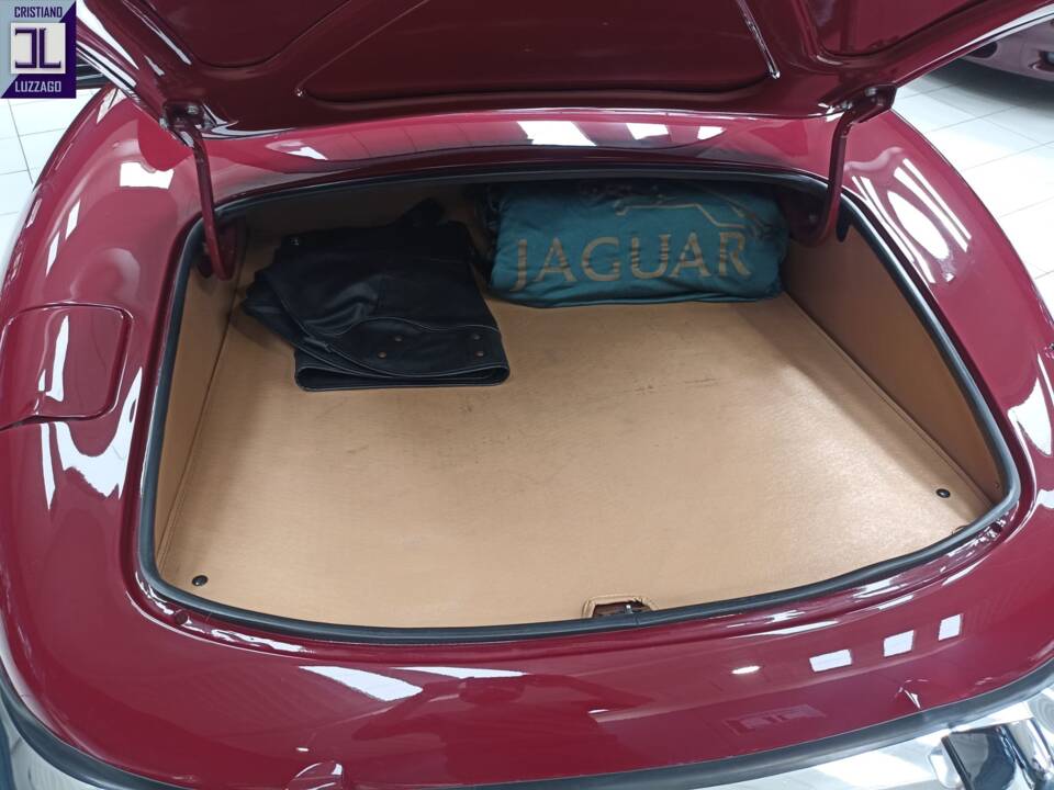 Image 37/77 of Jaguar XK-E (1969)