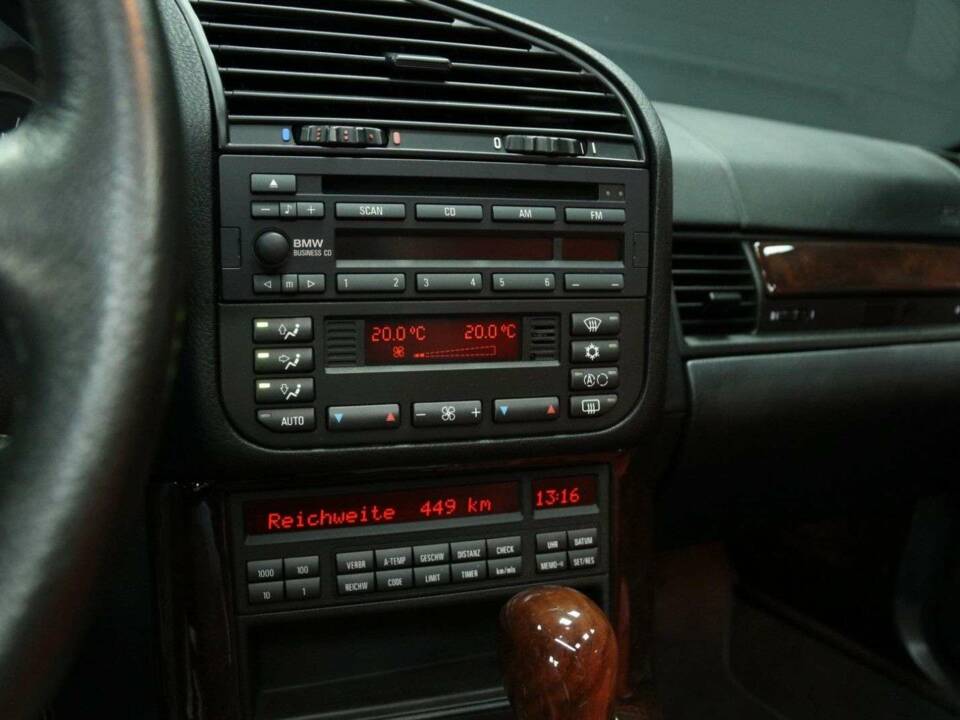 Immagine 18/50 di BMW 328i (1997)