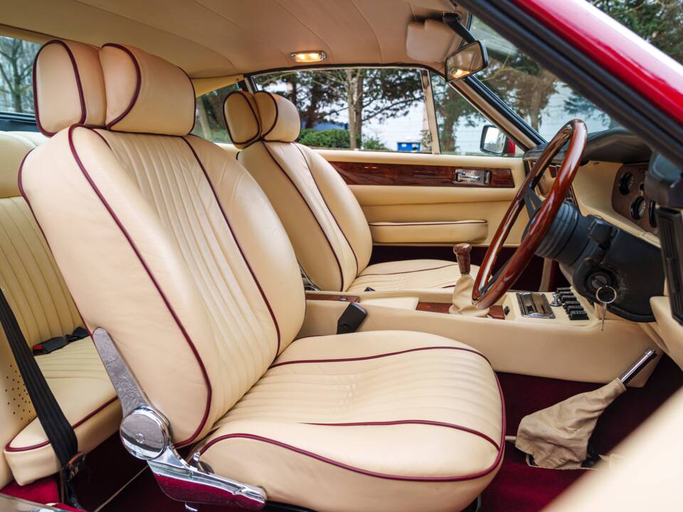 Image 20/25 of Aston Martin V8 Vantage X-Pack (1987)