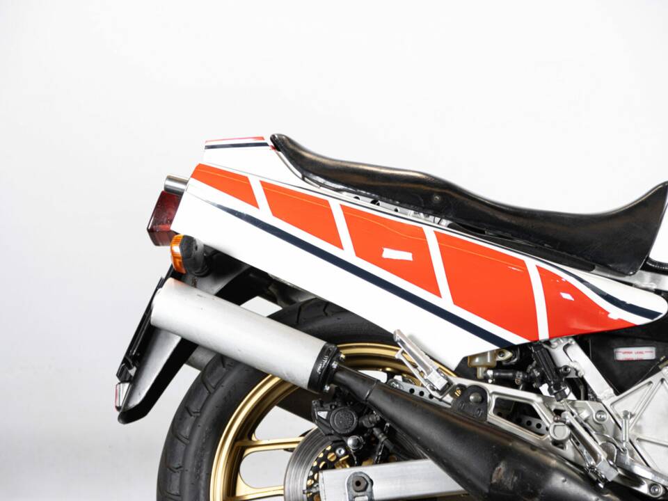 Immagine 9/50 di Yamaha RZV 500 R (1985)