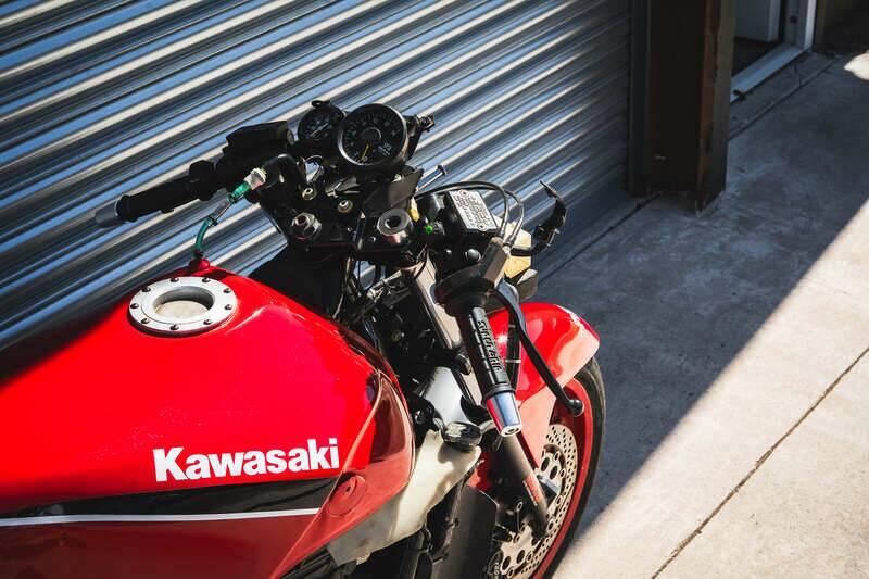 Image 25/50 of Kawasaki GPX 750R (1987)