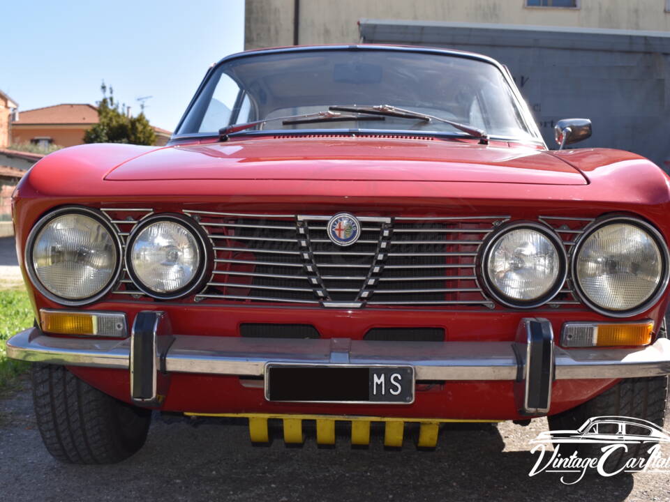 Image 2/42 de Alfa Romeo 2000 GTV (1971)