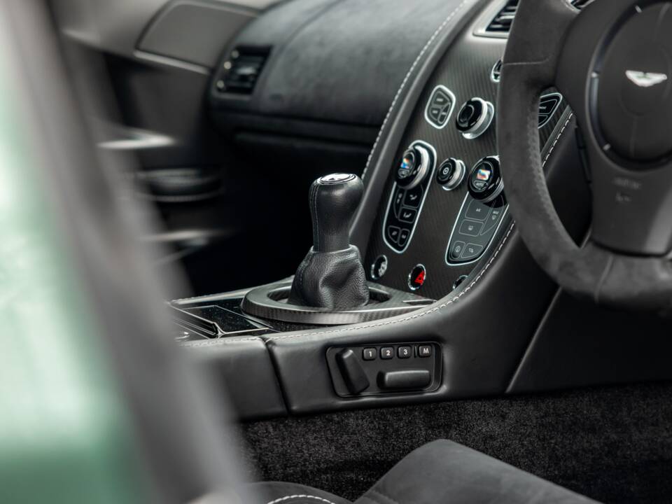 Image 19/65 de Aston Martin Vantage GT8 (2017)