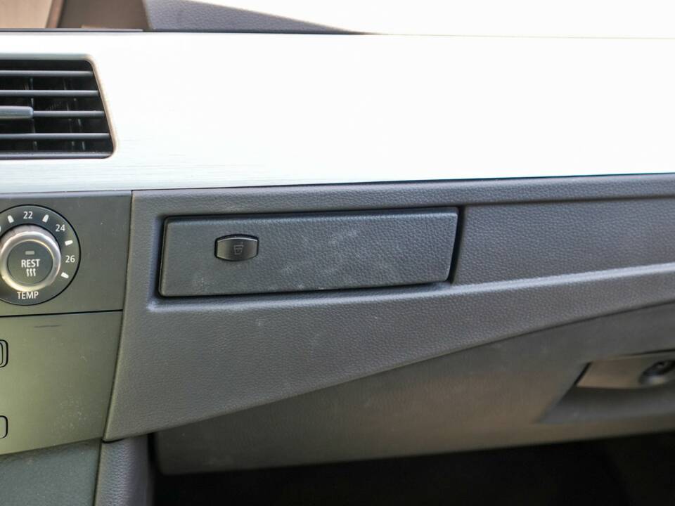 Bild 23/46 von BMW M5 (2005)