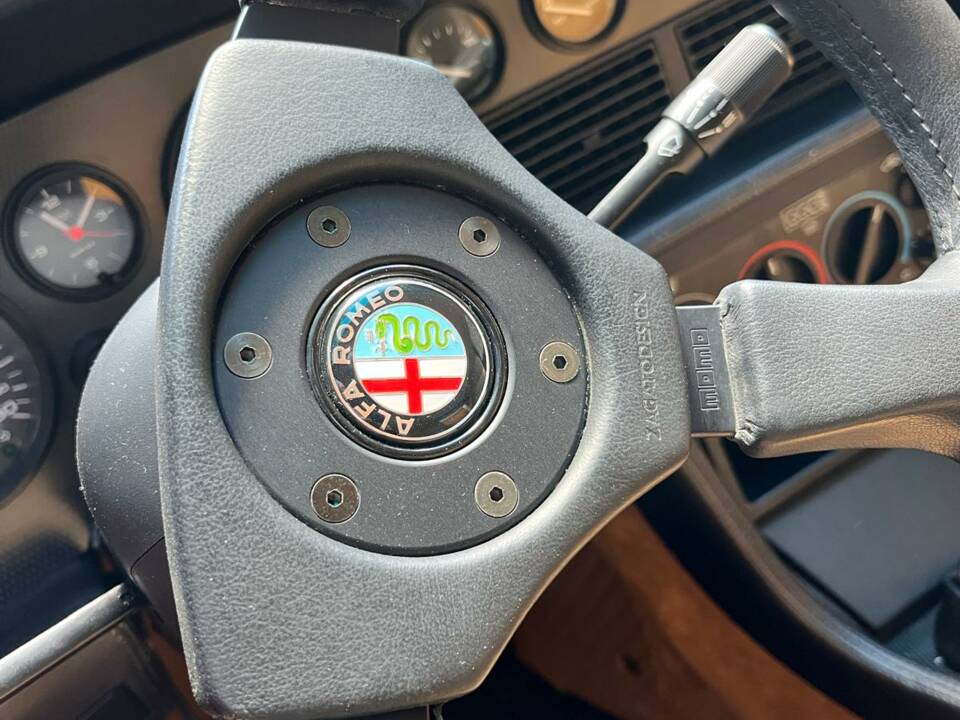Image 16/22 of Alfa Romeo SZ (1989)