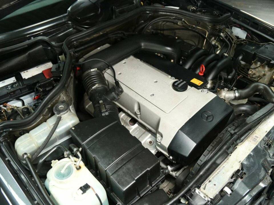 Immagine 25/30 di Mercedes-Benz E 320 (1997)
