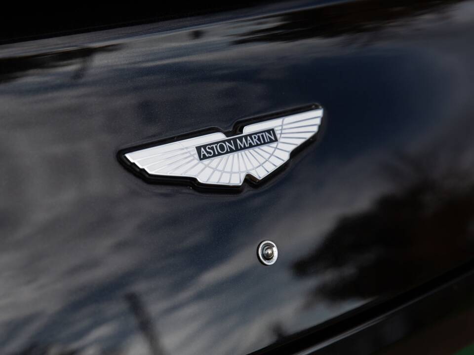 Immagine 35/72 di Aston Martin Vanquish Volante (2016)