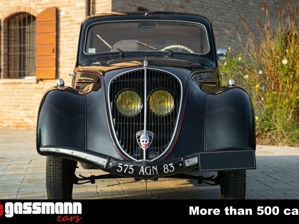 Image 2/15 of Peugeot 203 (1949)