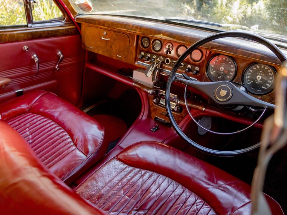 Image 21/33 of Jaguar Type S 3.4 (1968)