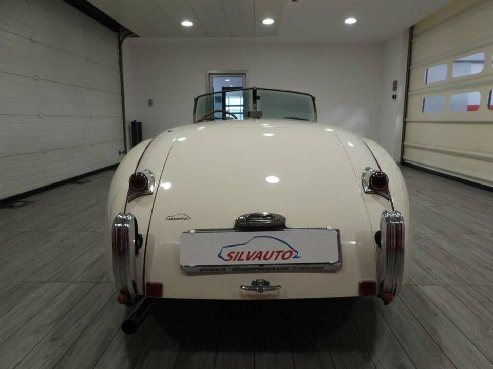Immagine 2/10 di Jaguar XK 120 OTS (1954)