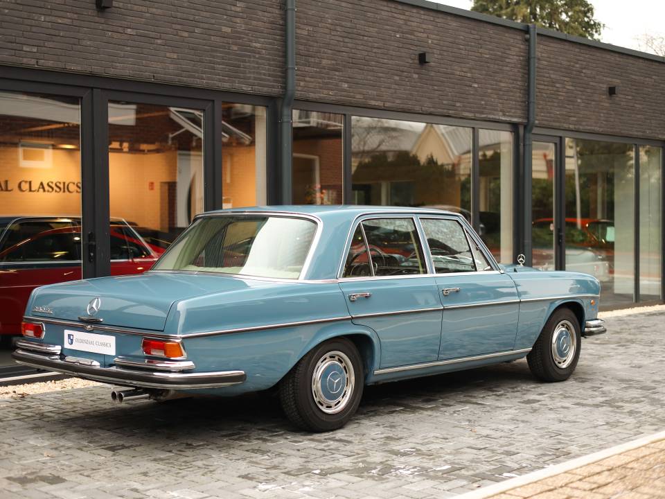 Afbeelding 2/76 van Mercedes-Benz 280 SE (1968)