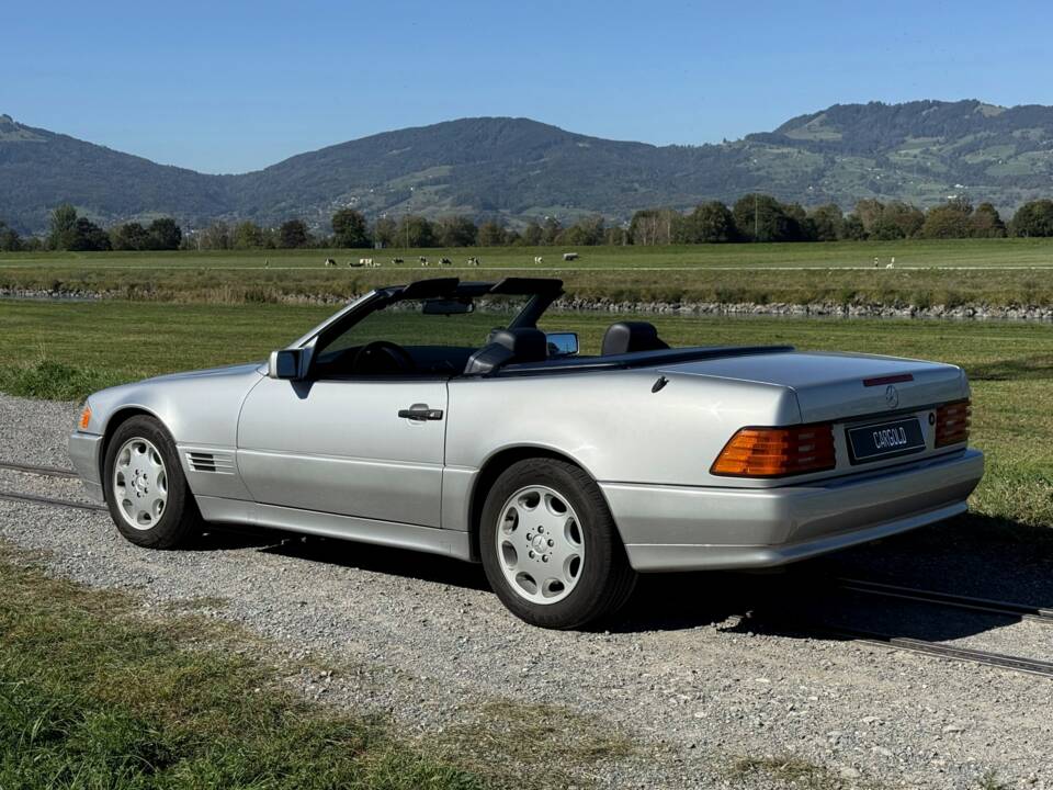 Image 13/24 de Mercedes-Benz 500 SL (1992)
