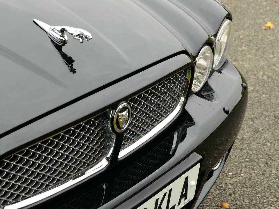 Image 24/50 of Jaguar XJ 8 4.2 (2008)
