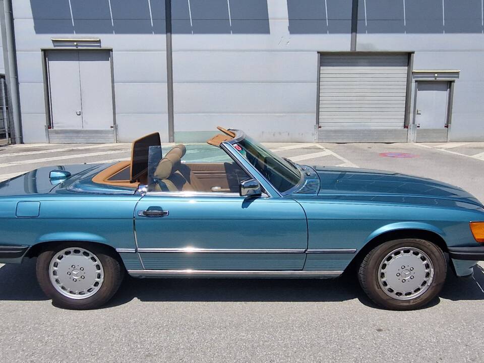 Image 58/82 of Mercedes-Benz 560 SL (1986)