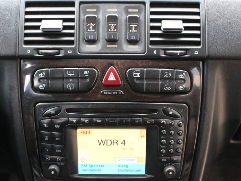 Image 28/64 of Mercedes-Benz G 400 CDI (LWB) (2004)