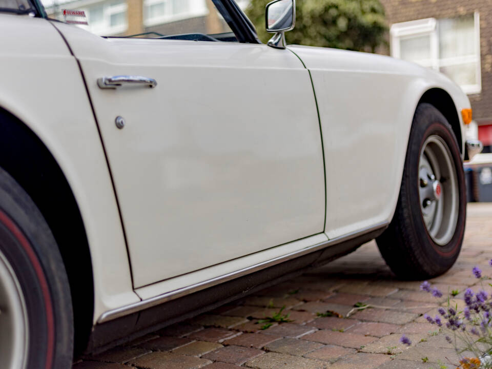 Imagen 11/30 de Triumph TR 6 (1977)