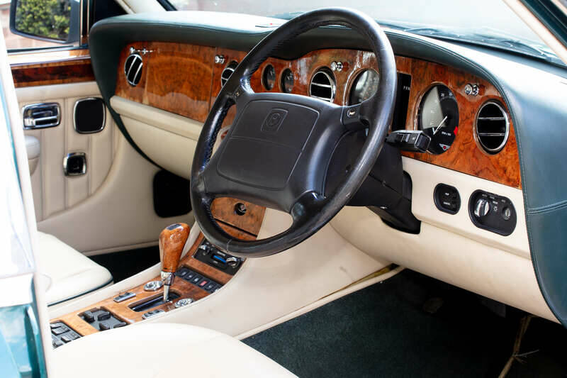 Image 2/50 of Bentley Turbo R lang (1996)