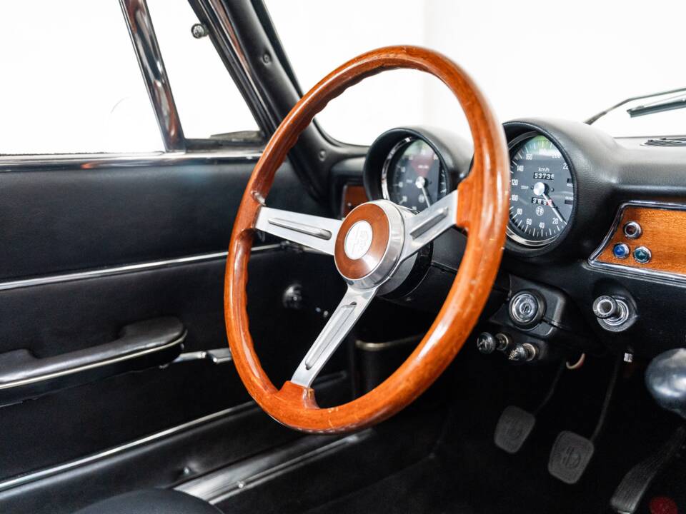 Bild 9/32 von Alfa Romeo Giulia 1600 GT Junior (1972)