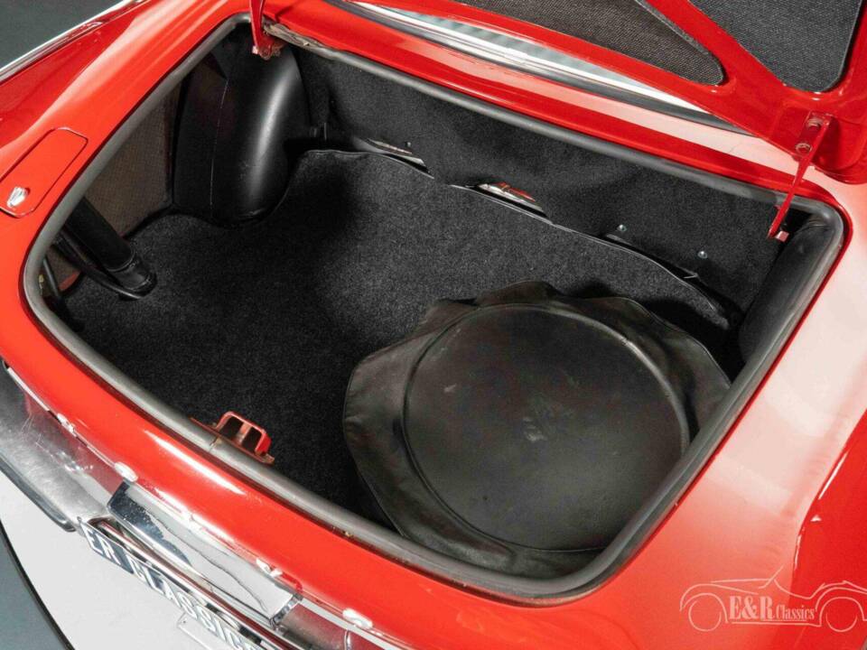 Image 18/19 of Volvo 1800 S (1967)