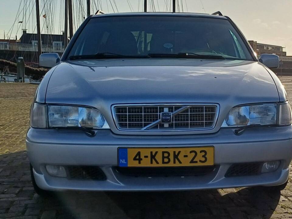 Image 3/8 of Volvo V70 R (1998)