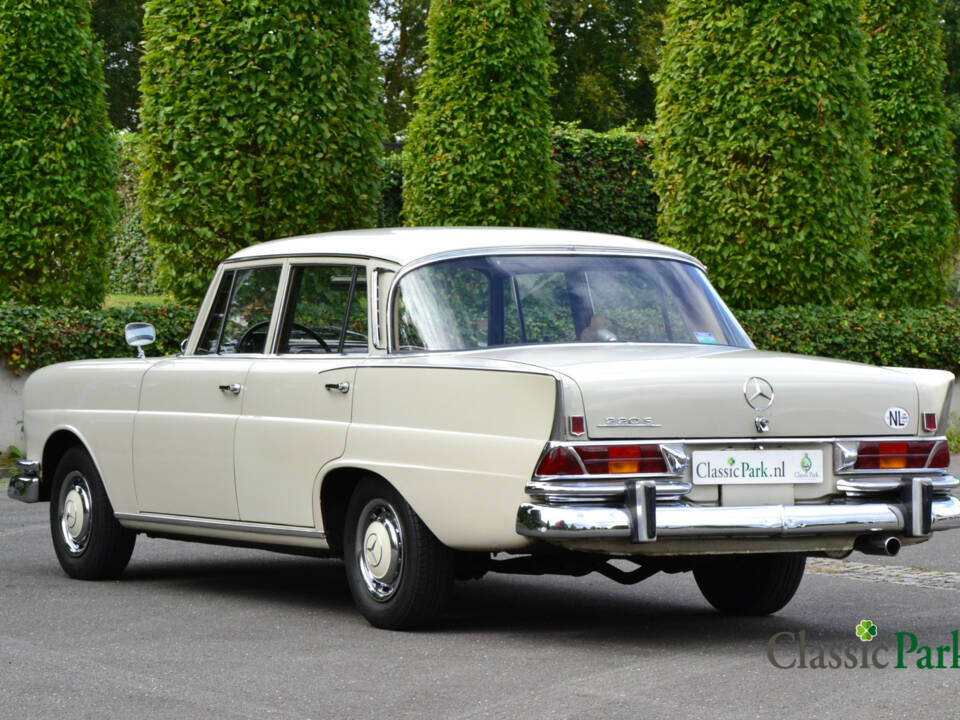 Image 3/50 of Mercedes-Benz 200 (1965)