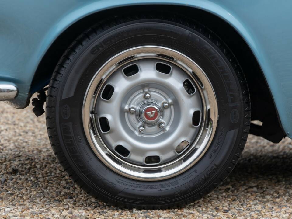 Image 24/50 of Volvo 1800 ES (1972)