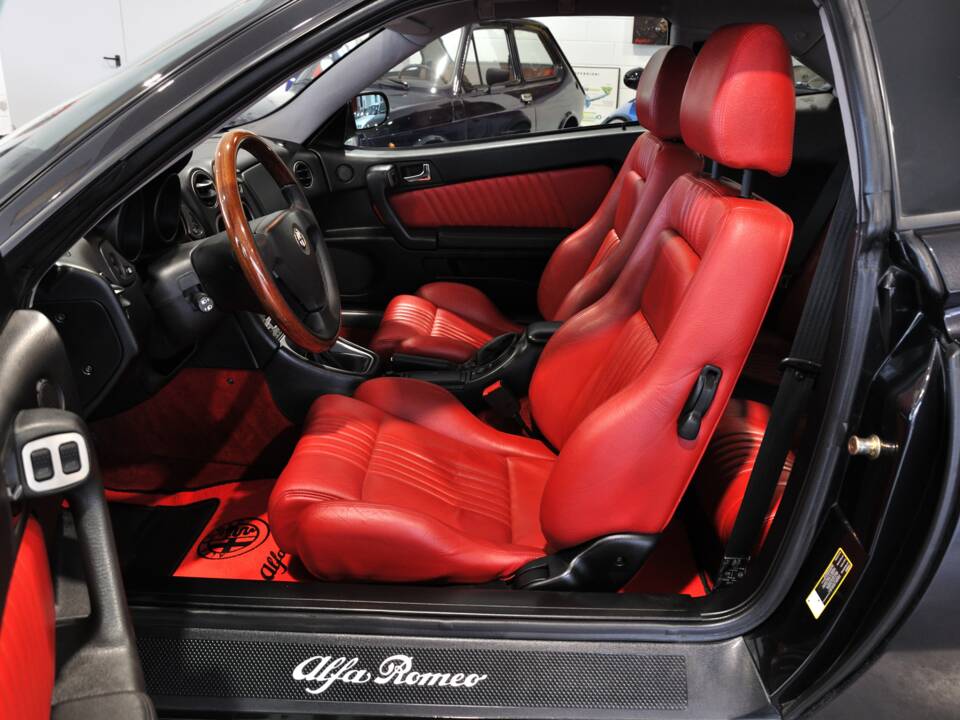 Immagine 29/39 di Alfa Romeo GTV 2.0 JTS (2005)