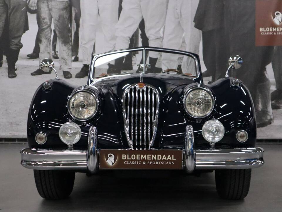 Immagine 2/43 di Jaguar XK 140 DHC (1957)