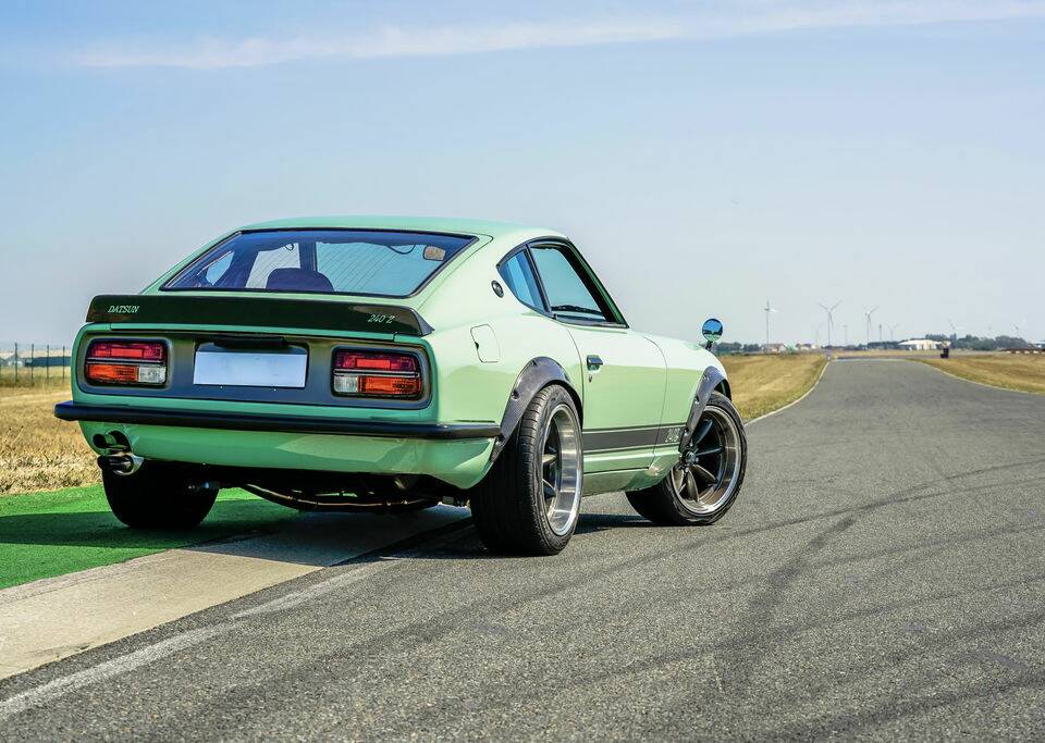 Image 8/8 of Datsun 240 Z (1972)