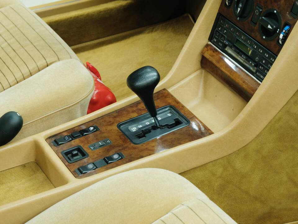 Bild 38/50 von Mercedes-Benz 380 SEC (1983)