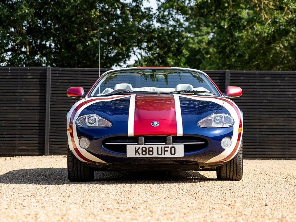 Immagine 2/42 di Jaguar XK8 4.0 (2001)