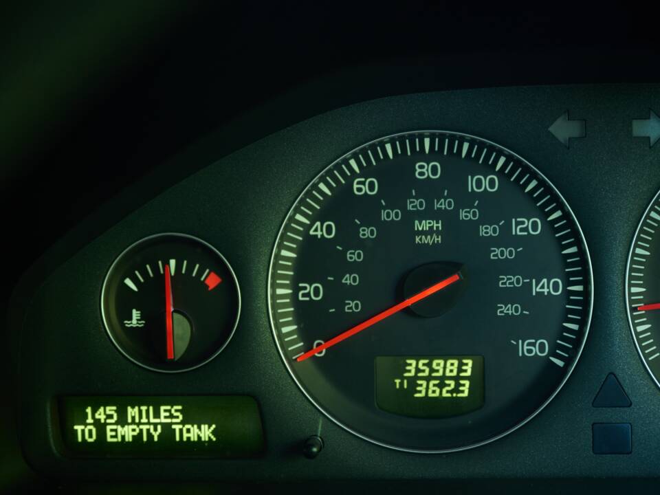 Image 47/50 of Volvo V 70 2.4 (2006)