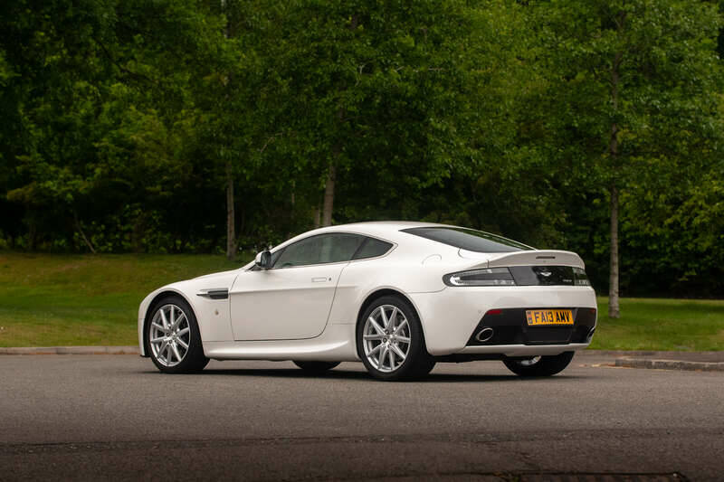 Bild 23/50 von Aston Martin V8 Vantage (2013)