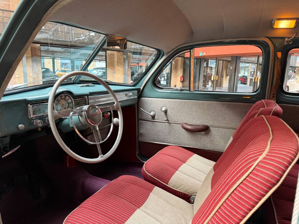 Image 17/34 of Volvo PV 444 (1951)