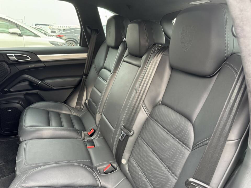Bild 38/63 von Porsche Cayenne Turbo (2010)