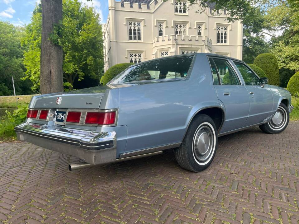 Bild 6/8 von Oldsmobile Delta 88 Royale (1979)
