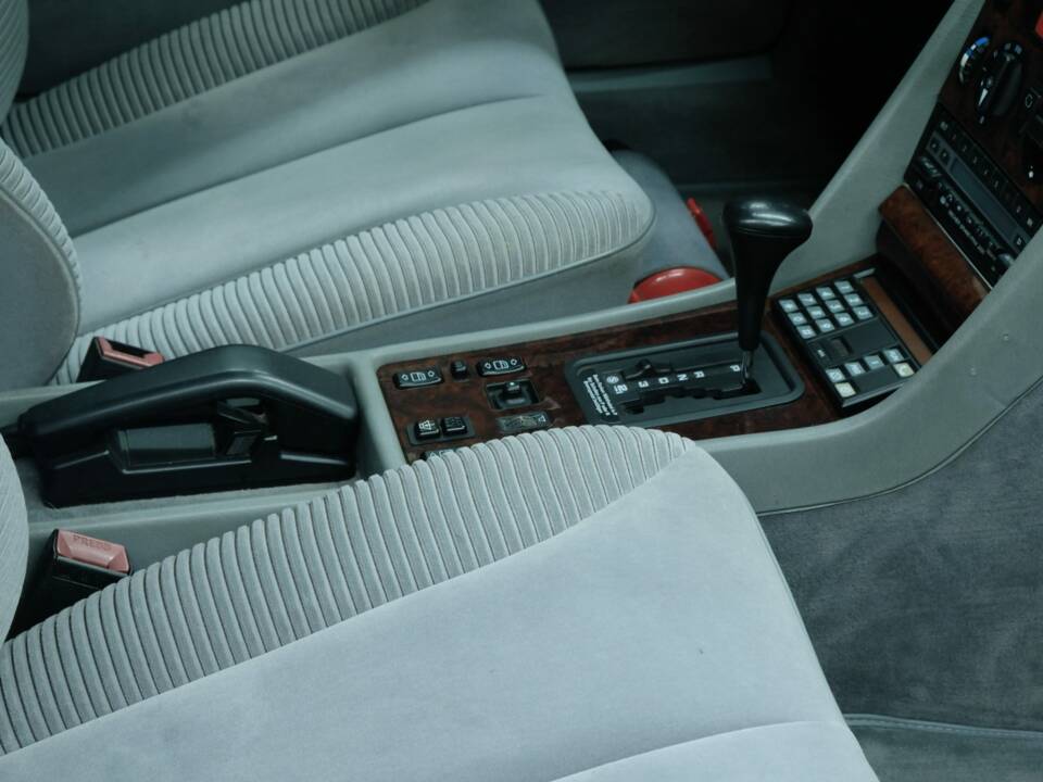 Bild 26/50 von Mercedes-Benz 500 SE (1990)