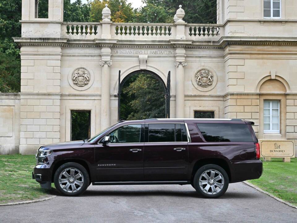 Image 19/50 of Chevrolet Suburban (2017)