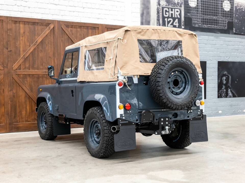 Image 7/26 of Land Rover Defender 90 (2014)
