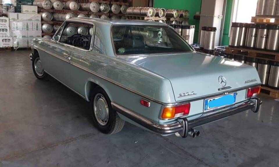 Image 4/32 of Mercedes-Benz 250 C (1972)